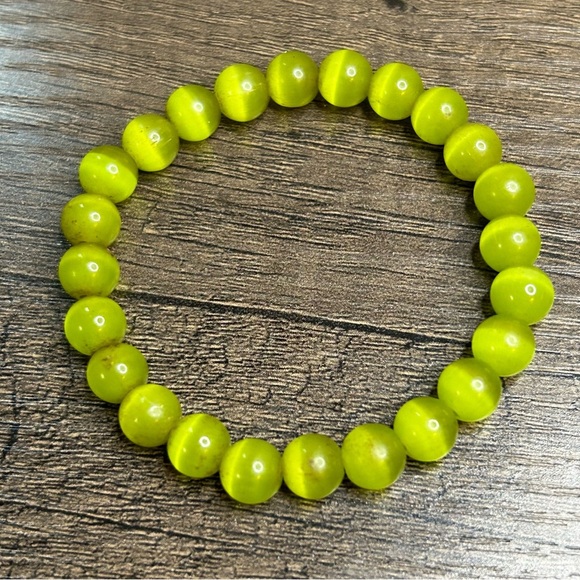 Vibrant Green Cat’s Eye Beaded Stretch Bracelet - Picture 1 of 2